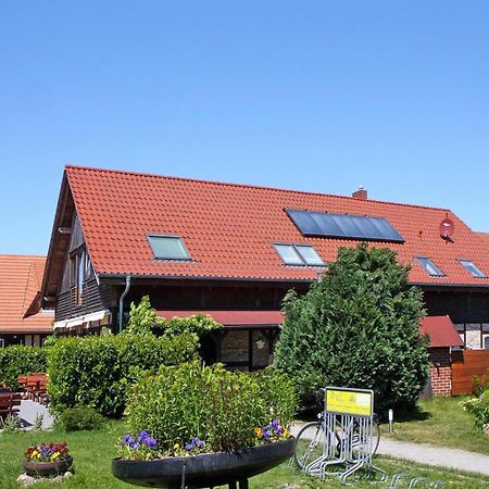 Farmstay Neuendorfkrug, Luetow Lutow Exterior photo